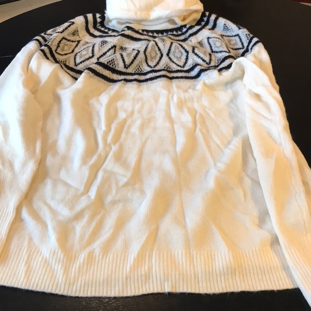 NWT Women’s Med Tall Old Navy Cream Sweater 💥